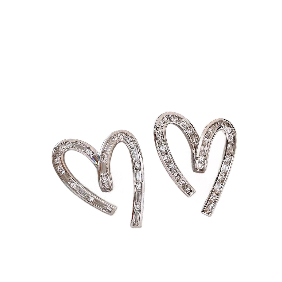 Women's Diamond Heart-shaped Light Luxury High-grade Niche Design Stud Earrings
