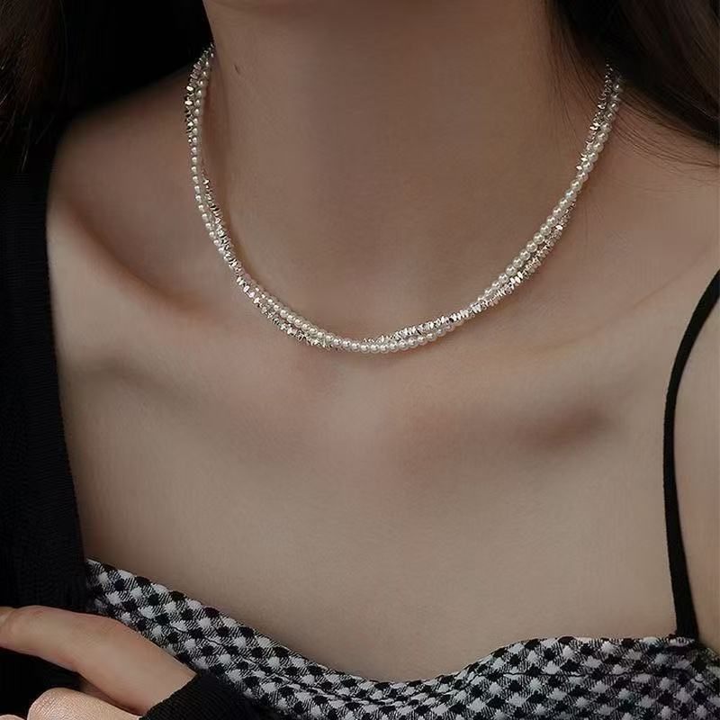 Women's Pieces Of Sier Pearl Winding Double Layered Clavicle Chain Light Necklace