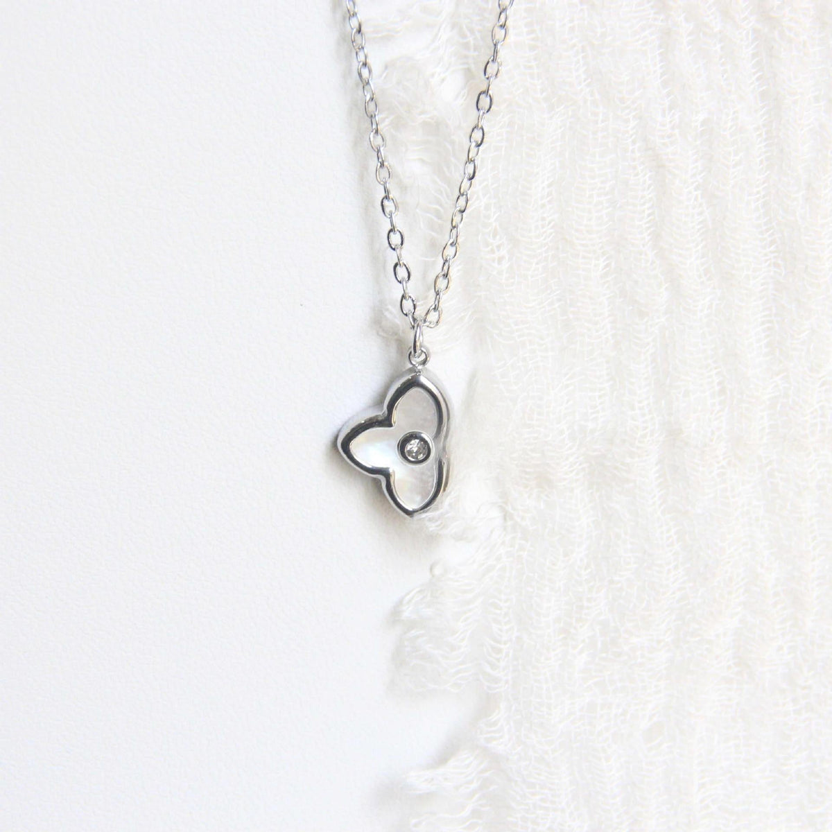 Lucky Four-leaf Flower Inlaid Fritillary Titanium Steel Clover Female Necklaces