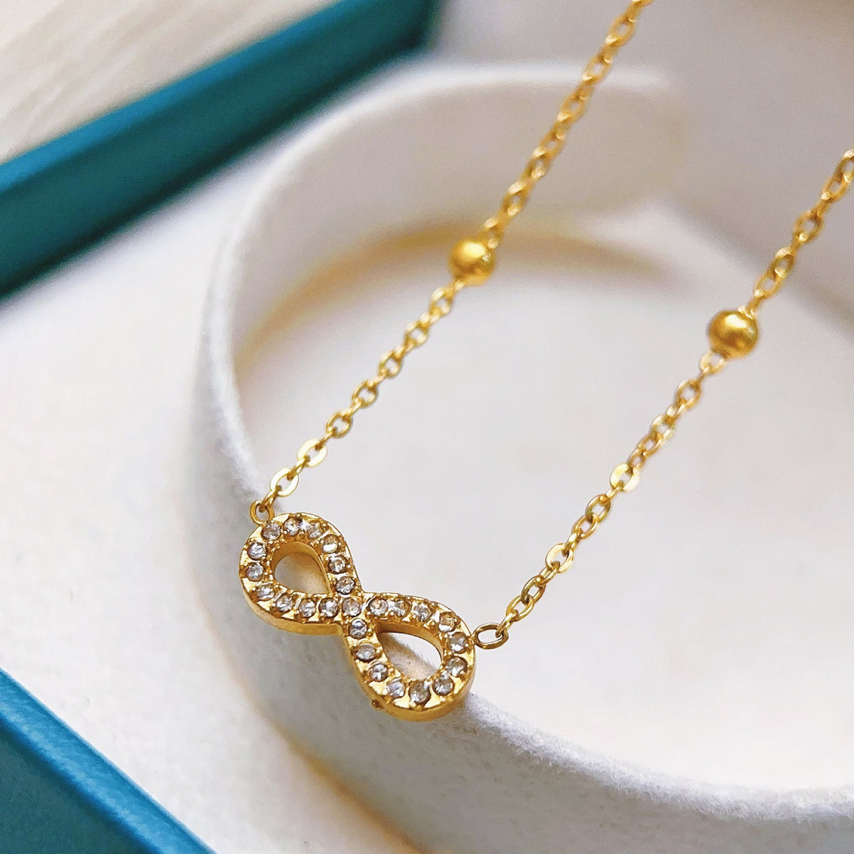 Female Crystals Gold Plating Fashion Light Necklace