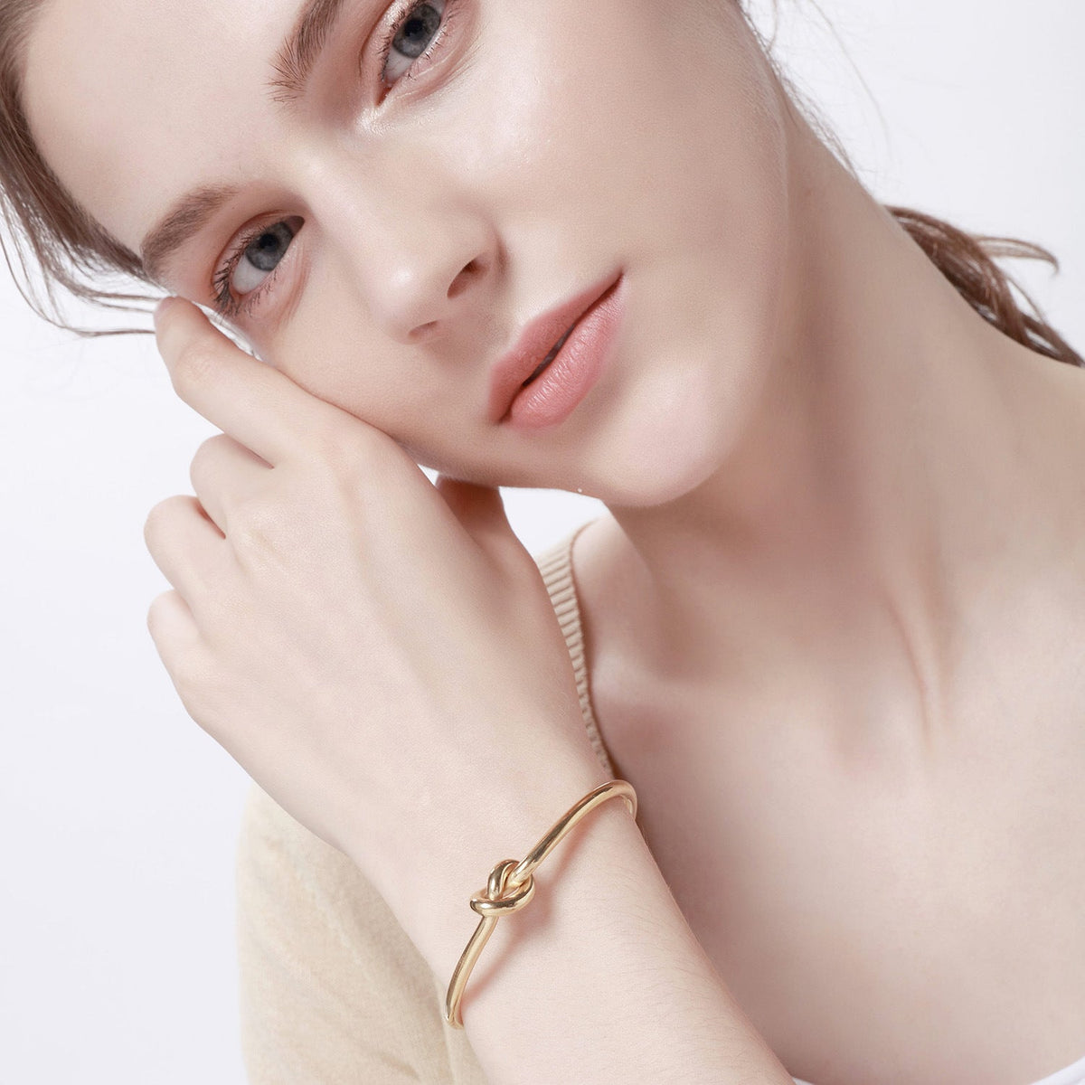Women's Titanium Steel Knotted Gold Electroplated Fashion Bracelet