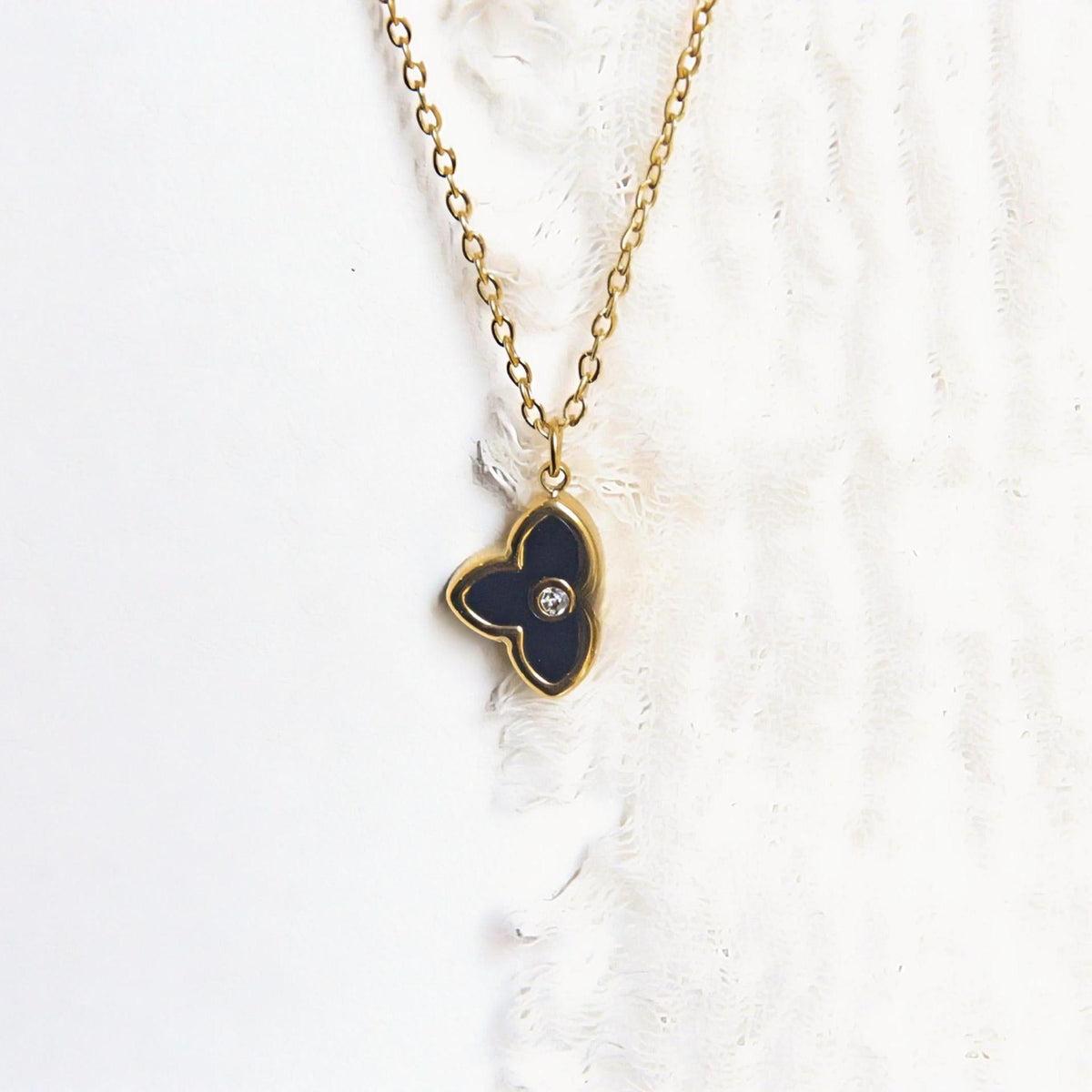 Lucky Four-leaf Flower Inlaid Fritillary Titanium Steel Clover Female Necklaces