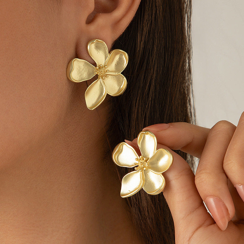 Zinc Alloy Three-dimensional Flower Ear Temperament Wild High Sense Stud Earrings