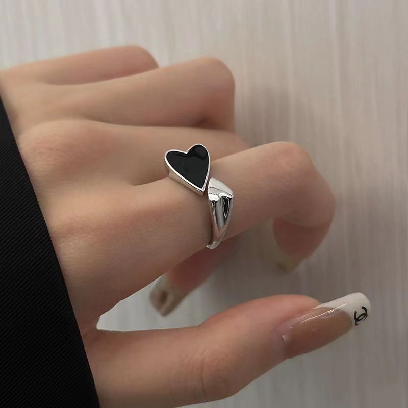 Women's Simple Love Heart-shaped Fashion Unique Exquisite Drip Glazed Black Peach Rings