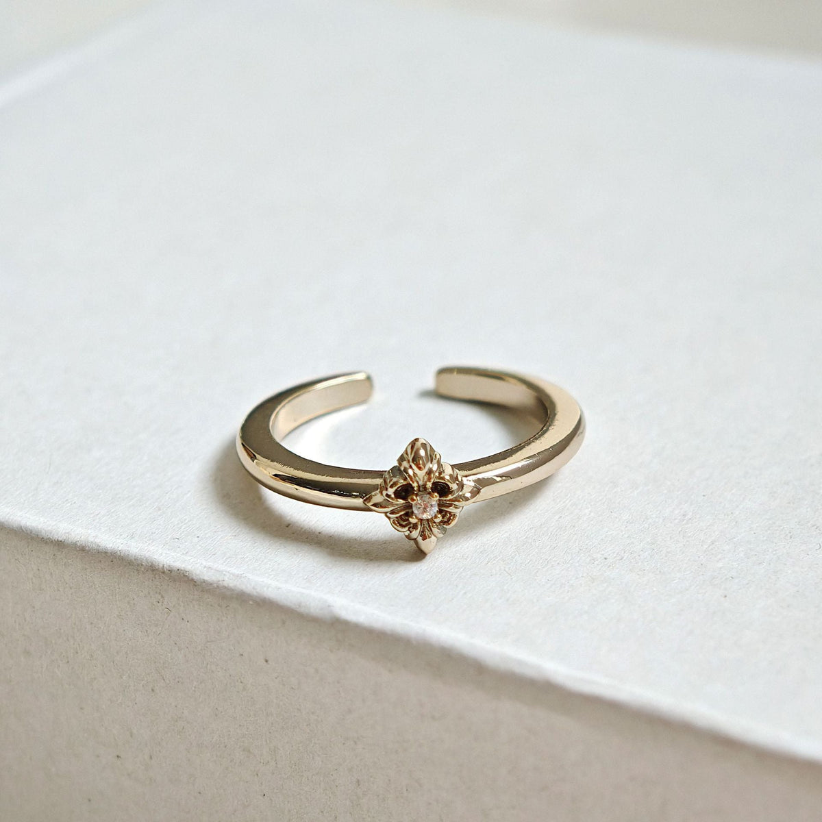 Women's Chinese Style Flower-de-luce Open-end Zircon Retro Affordable Luxury Simple Stylish Rings