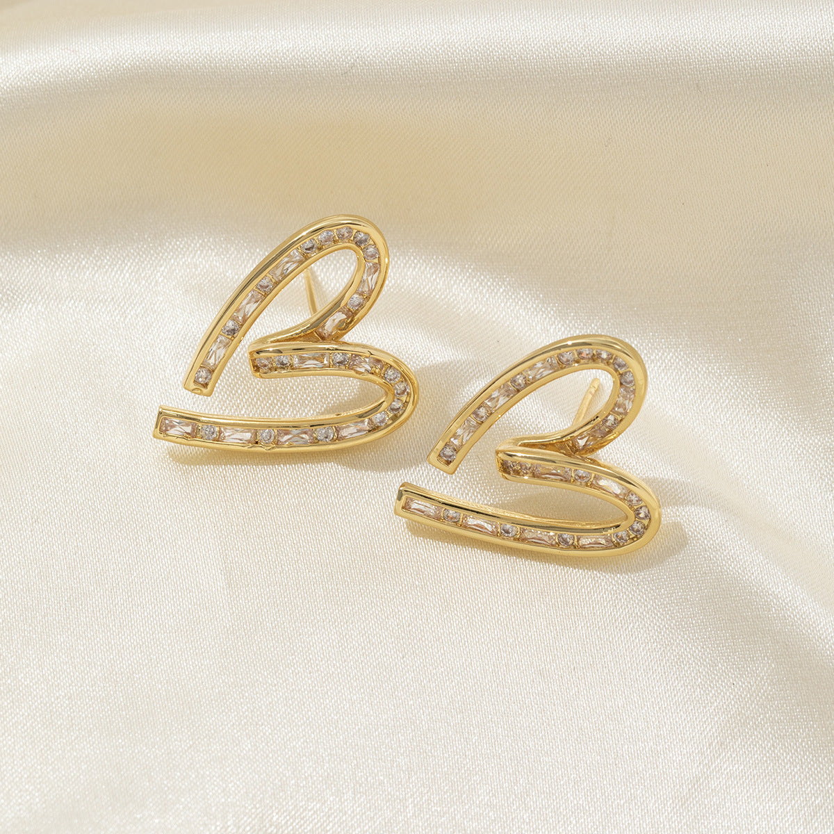 Women's Diamond Heart-shaped Light Luxury High-grade Niche Design Stud Earrings