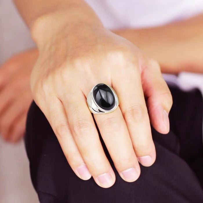 Men's Fashion Retro Domineering Index Finger Black Onyx Synthetic Agate Titanium Ring