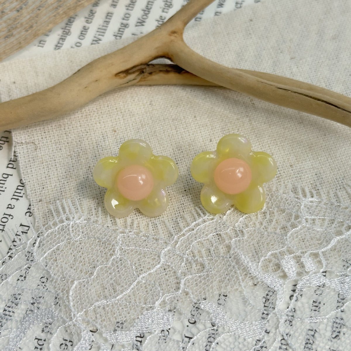Women's Contrast Color Sweet Acetic Acid Clear Fashion Earrings