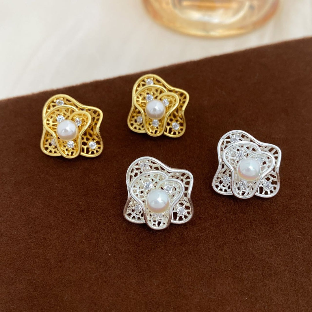 Design High-grade Micro Inlaid Zircon Hollow Classic Ear Clip