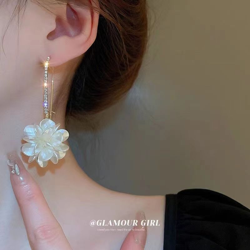 Women's Flower Pearl French Retro Cluster Ear Hook Versatile High-grade Light Earrings