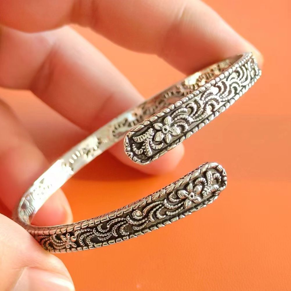 Women's Fashionable Retro Embossed Tang Grass Pattern Flower For Temperamental Minority Bracelets