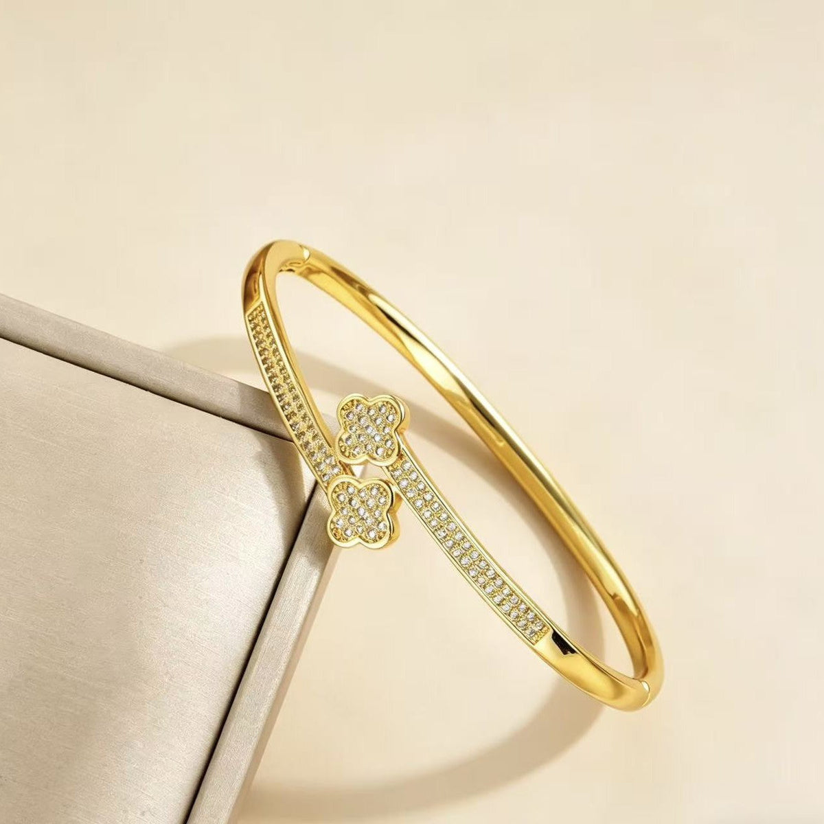 Women's Four-leaf Clover Diamond High-grade Gold-plated Light Luxury Joker Gift Bracelet