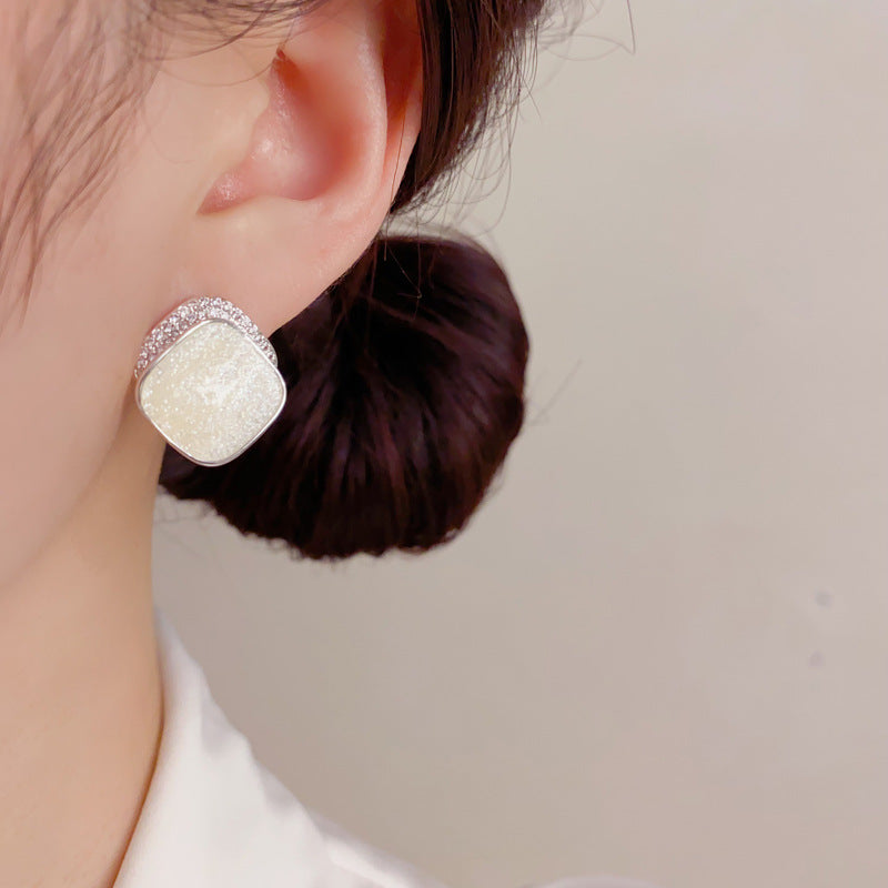 Thick Sier Beige Mixed Color Oil Rhombic Ear Temperament Entry Earrings