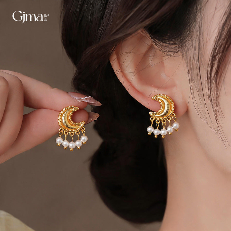 Graceful Fashionable High-grade Moon Pearl Female Stud Earrings