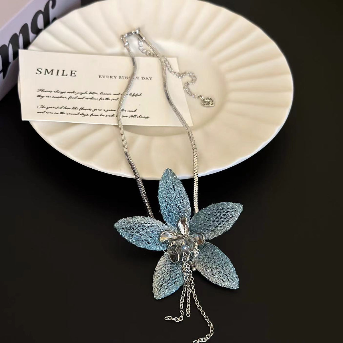 Women's Lace Woven Flower For Exaggerated Classic Style Necklace
