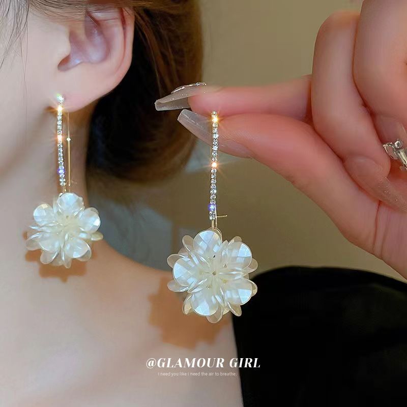 Women's Flower Pearl French Retro Cluster Ear Hook Versatile High-grade Light Earrings