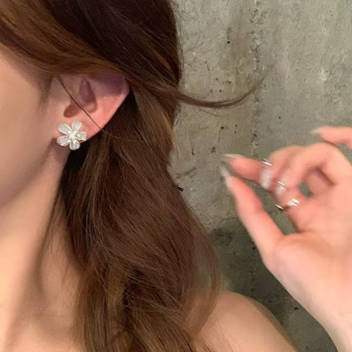 Women's Exquisite Small Sparking Zirconium Flower Light Luxury High-grade Vacation Style Earrings