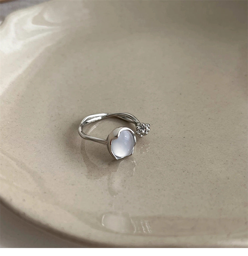Women's White Chalcedony Flower Light Luxury Texture Gentle Small Little Finger Ring