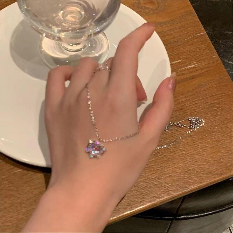 Women's Gradient Love Cold Style Clavicle Chain Niche Necklace