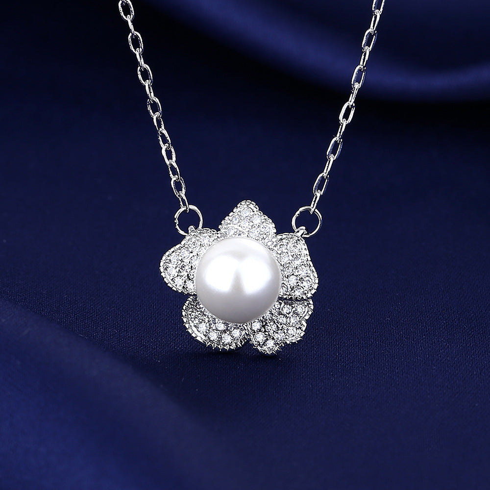 Pearl Flower Winter Full Diamond Niche Design Necklace