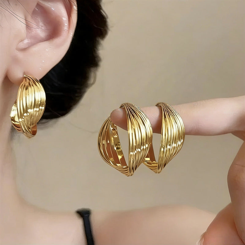 Pierced Exaggerated Geometric Twisted Surface Personalized Ear Clip
