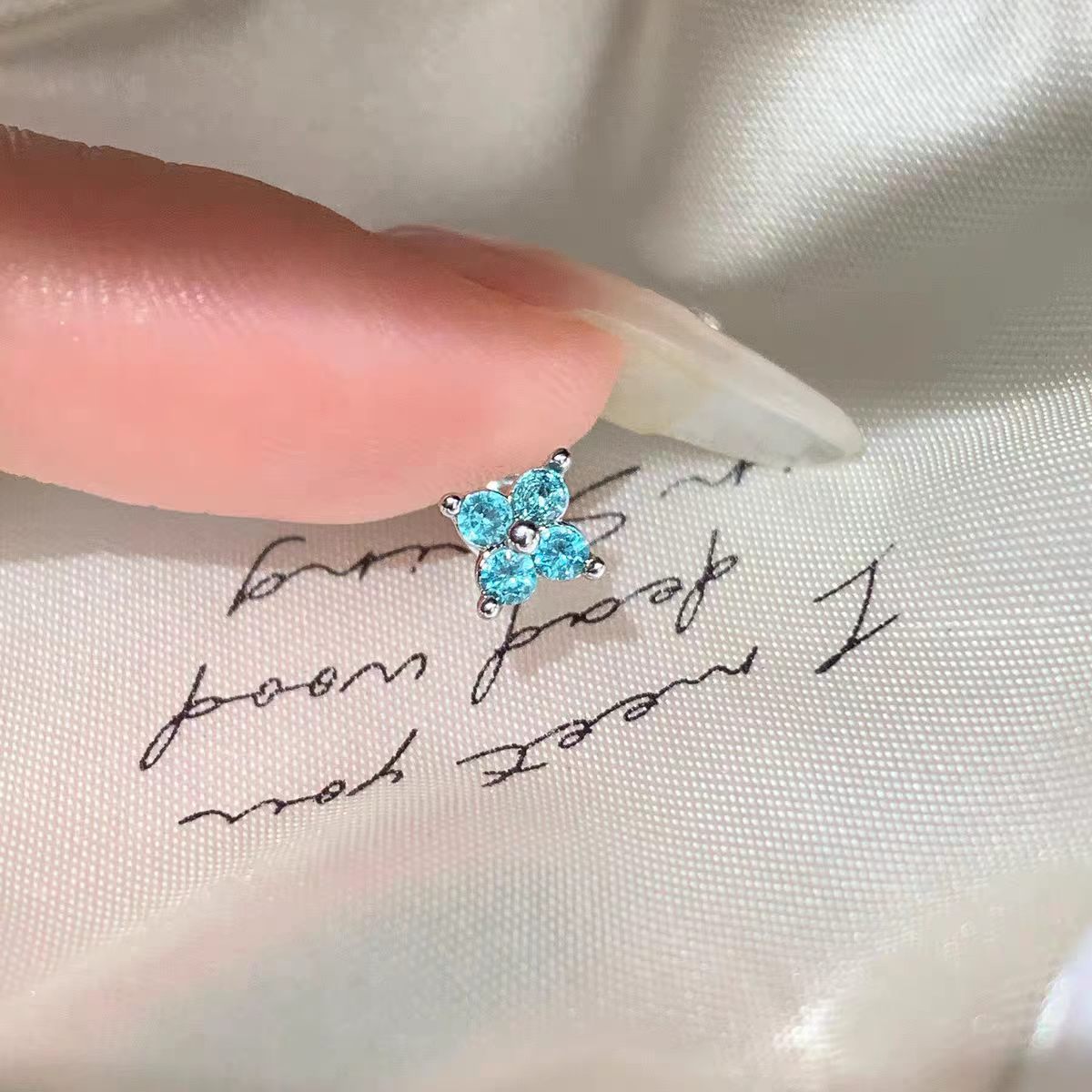 Pa Green Zirconium Umbilicaria Bone Nail Collection Earrings