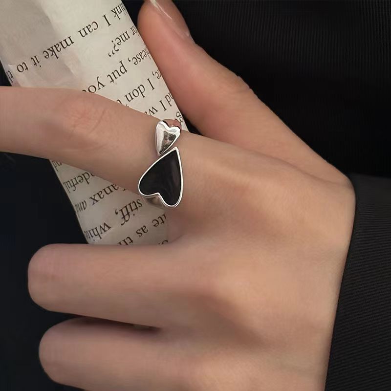 Women's Simple Love Heart-shaped Fashion Unique Exquisite Drip Glazed Black Peach Rings