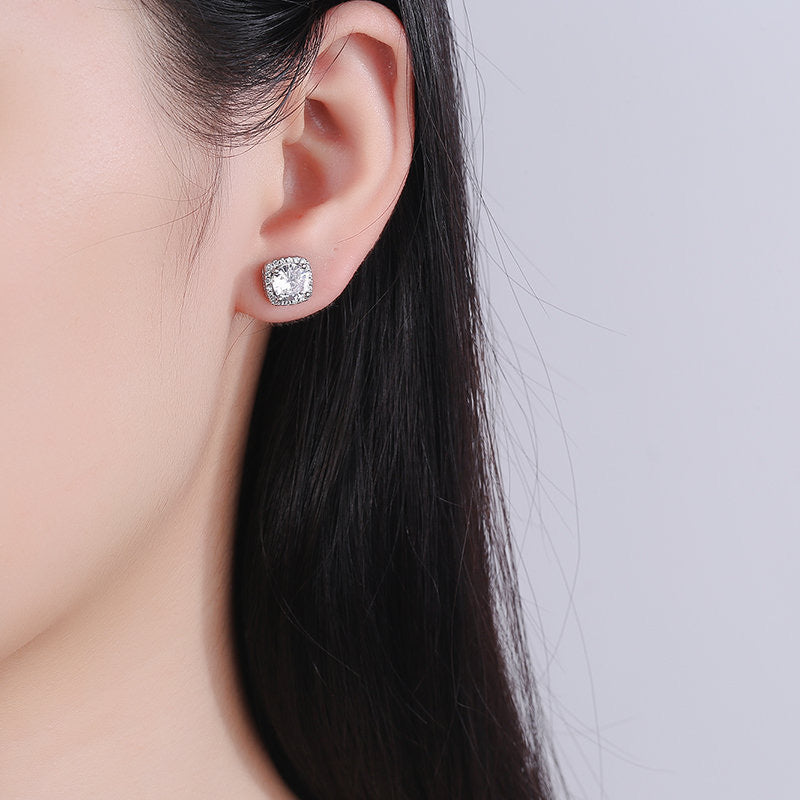 Live Imitation Sier Needle Square Bag Female Four Claw Karat Stud Earrings