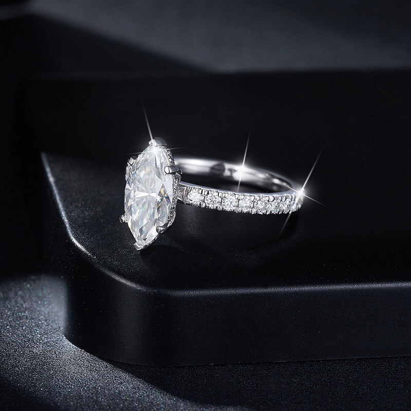 Oval Moissanite Ring in Sterling Silver with 18K Gold Plating – 2ct or 4ct Lab-Created Gemstone