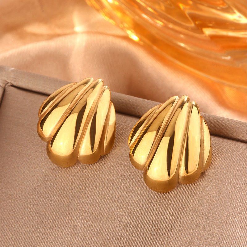 Retro Easy Matching Simple Titanium Steel Gold-plated Irregular Heart Maple Stud Earrings