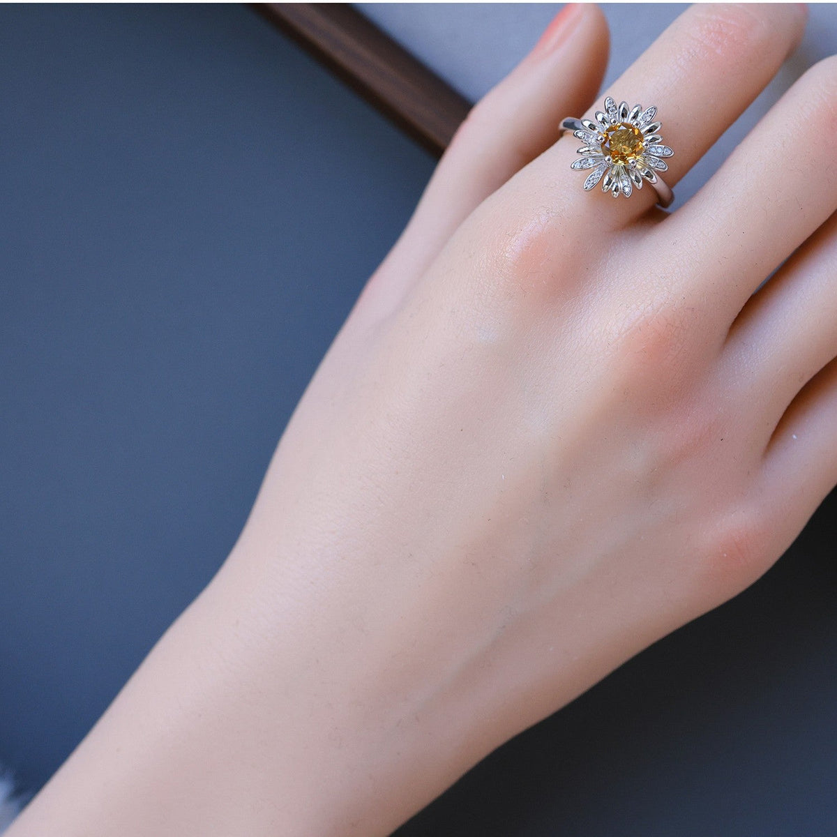 Women's & Men's Natural Citrine Sunflower Fashion Feeling Electroplated Ring