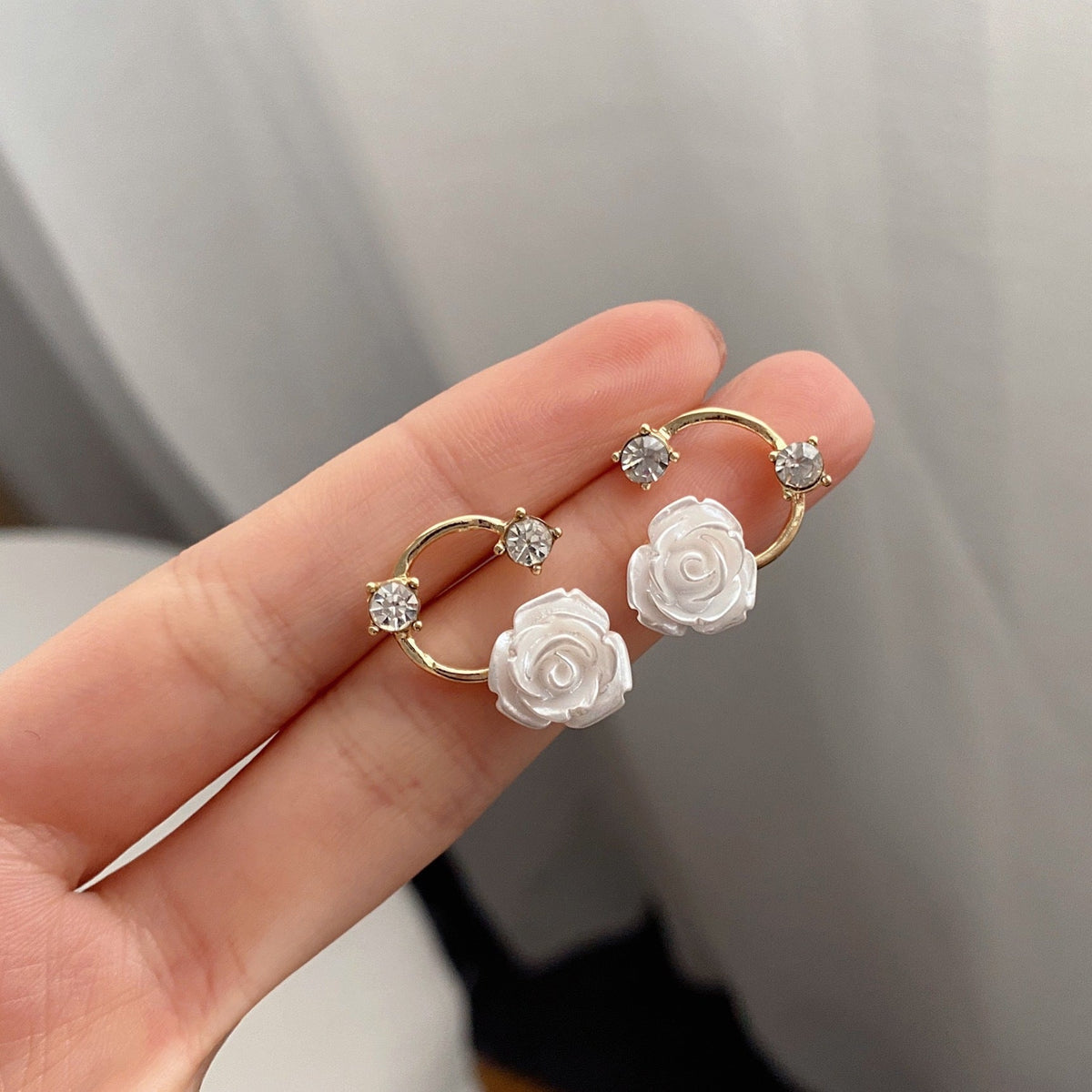 Women's Luxury Camellia Design Drip Glazed Flower Fashionable High-grade Earrings