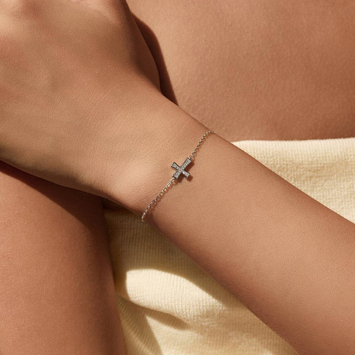 Sterling Silver Cross Charm Bracelet with D-Color VVS1 Moissanite Accents – Minimalist Hip Hop Jewelry