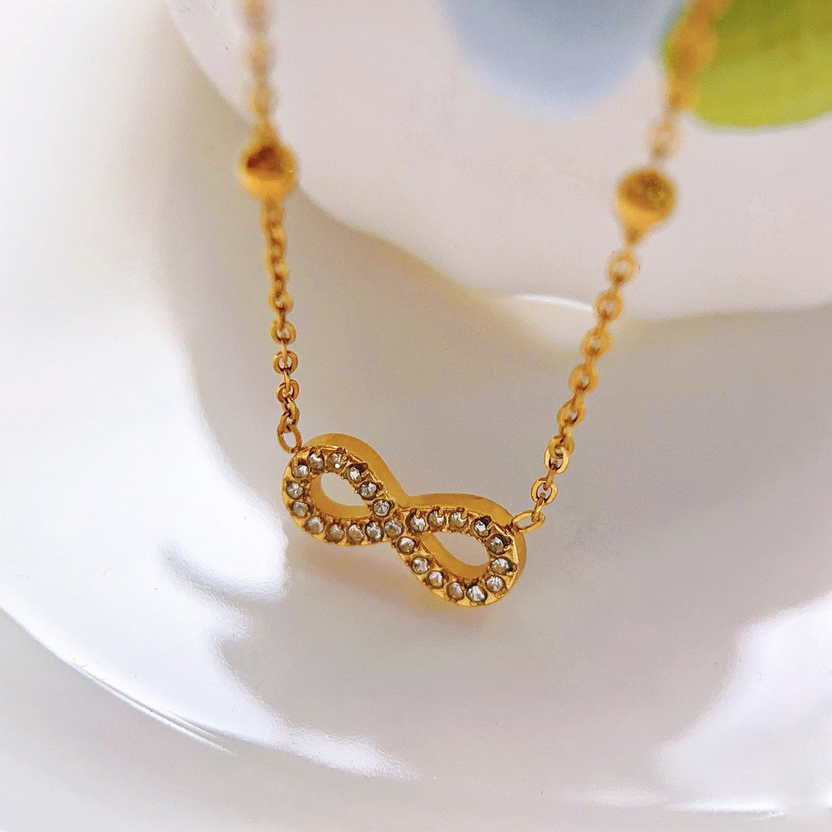 Female Crystals Gold Plating Fashion Light Necklace