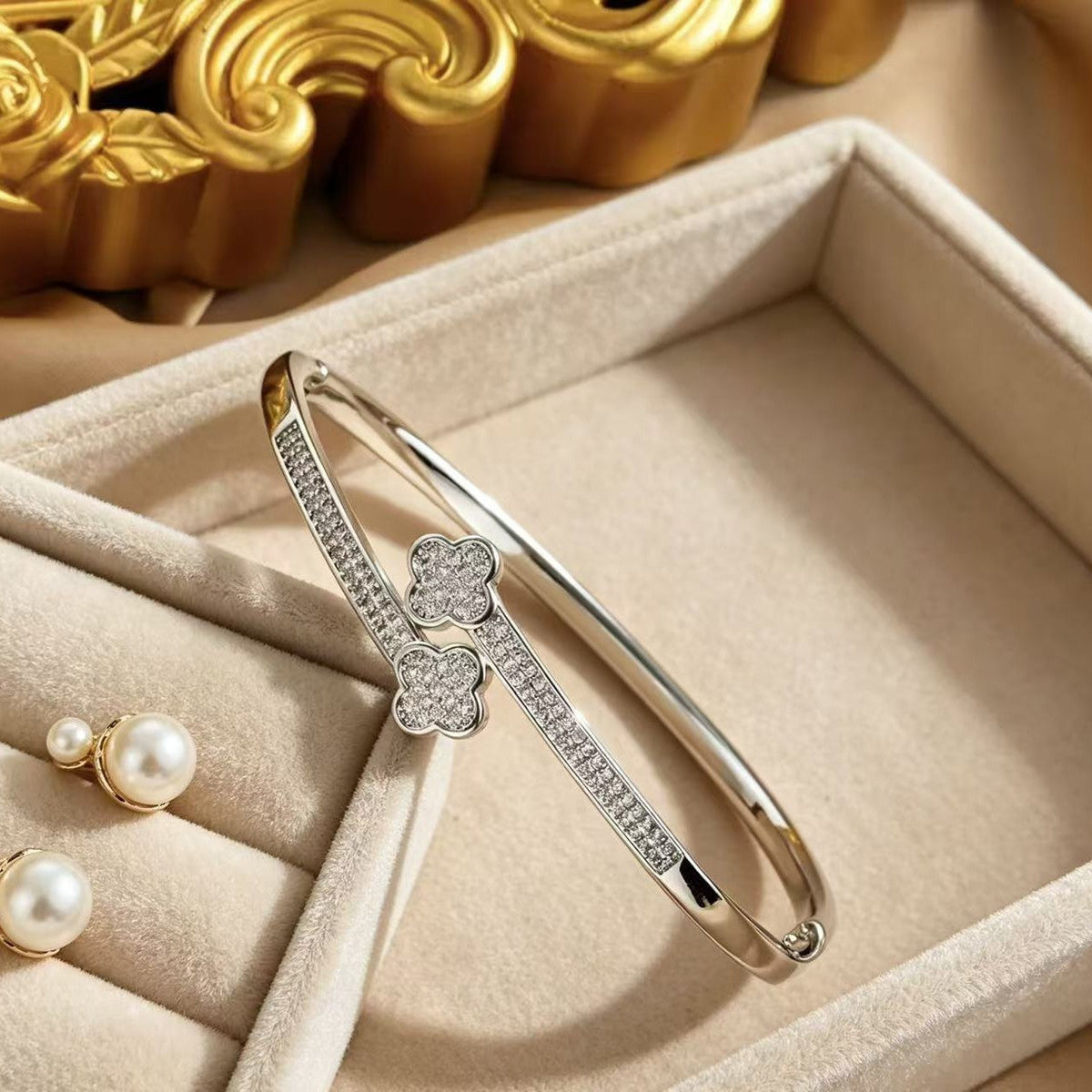 Women's Four-leaf Clover Diamond High-grade Gold-plated Light Luxury Joker Gift Bracelet