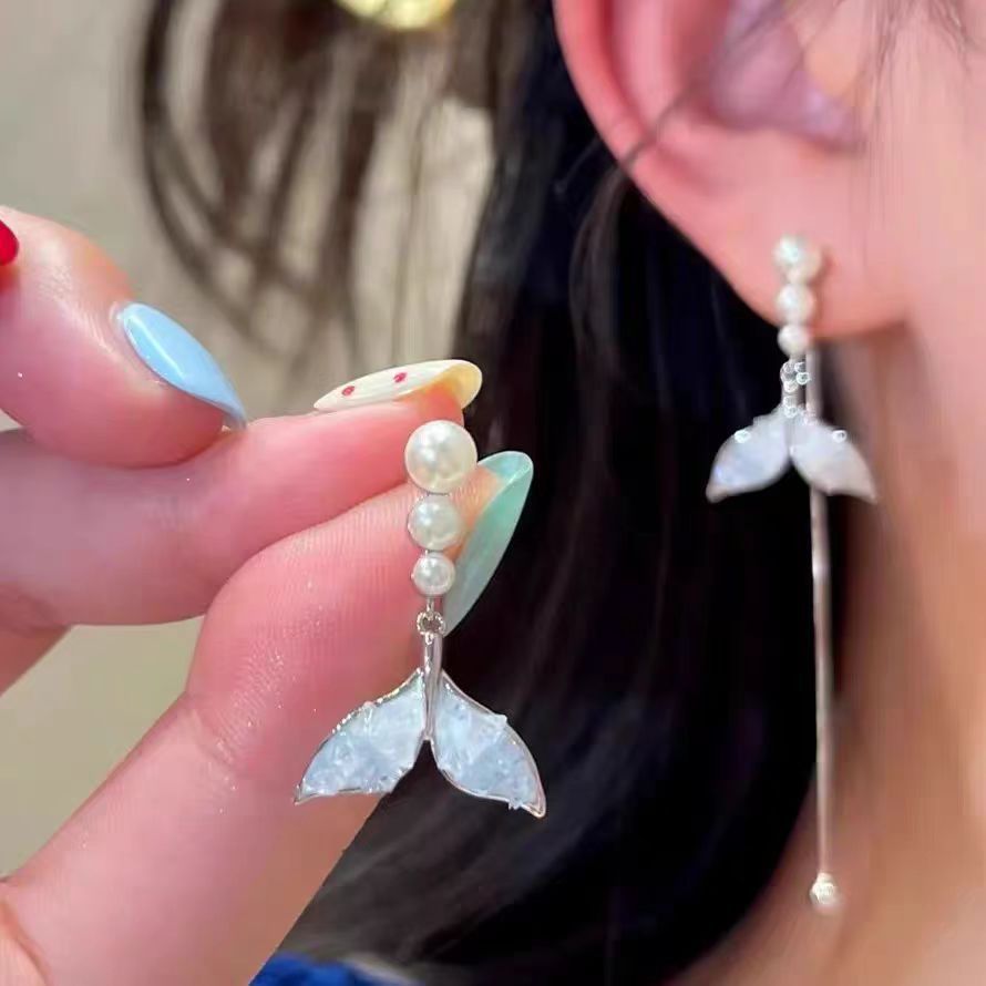 Women's Crystal Butterfly Elegant High-grade Sier Needle Light Luxury Earrings