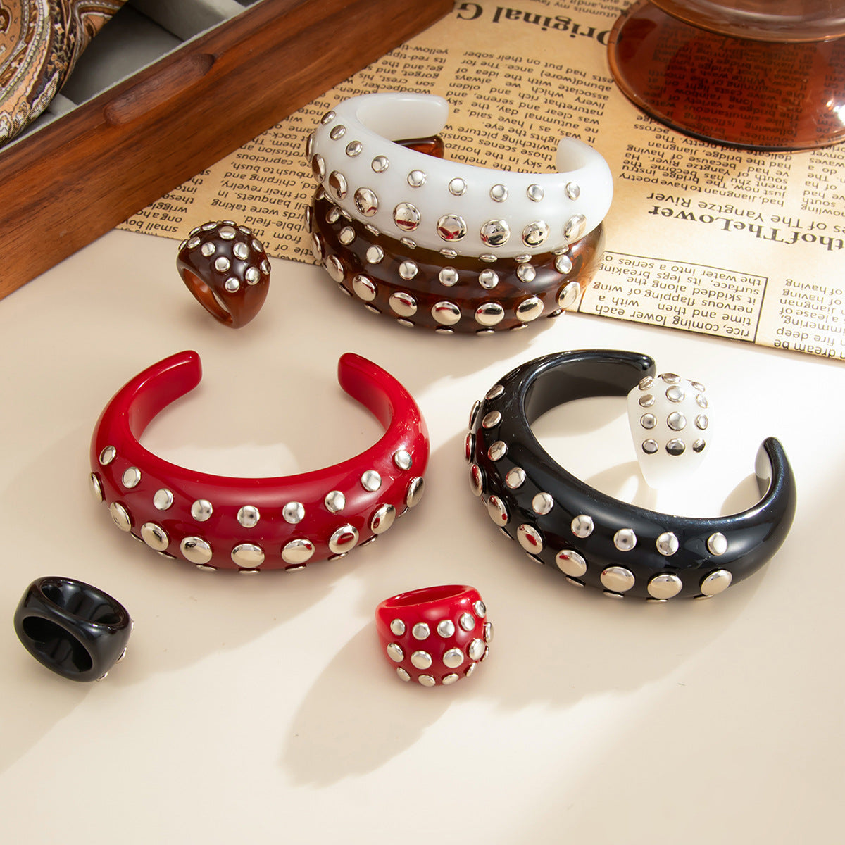 Style Blooming Rivet Open Resin Fashion Bracelet