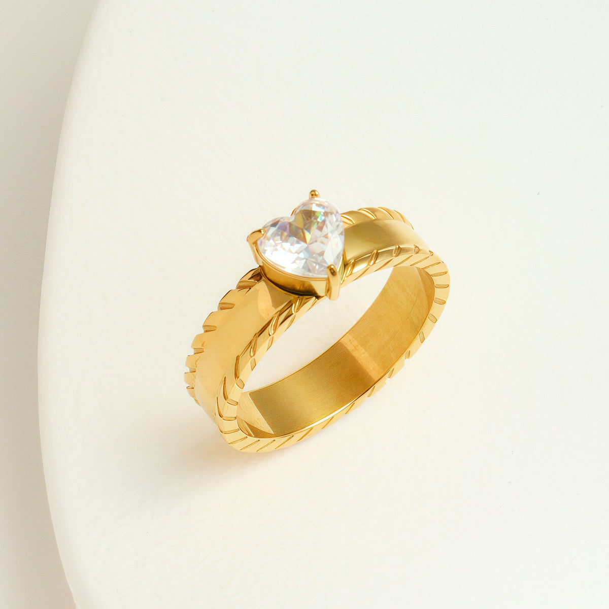 Women's Affordable Luxury Fashion Loving Heart Zircon Temperamental Popular Personality Titanium Ring