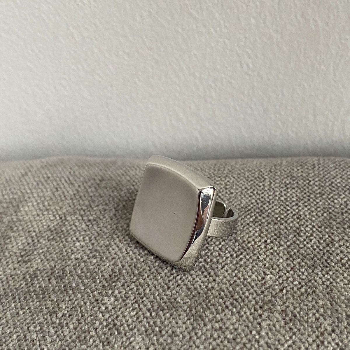 French Style Metal Advanced Sensitive Surface Design Rings