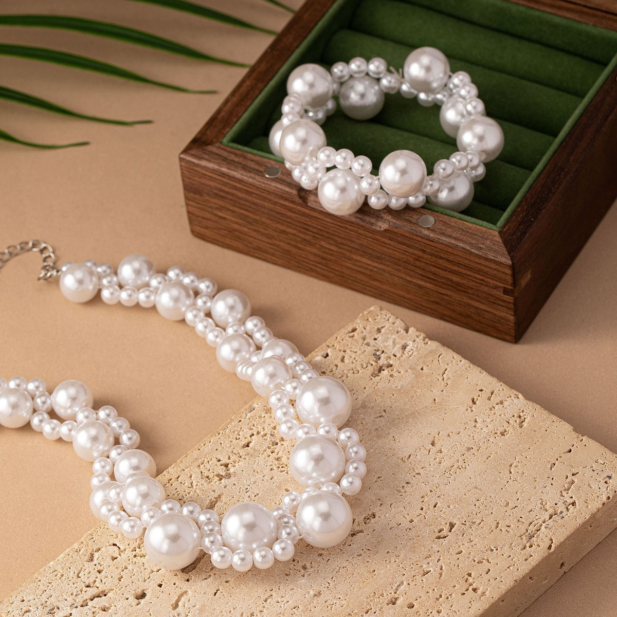 Exaggerated One Glass Beaded White Niche Jewelry Set