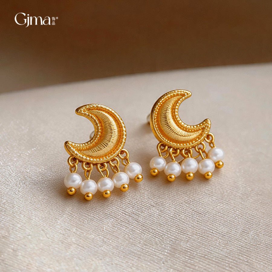 Graceful Fashionable High-grade Moon Pearl Female Stud Earrings