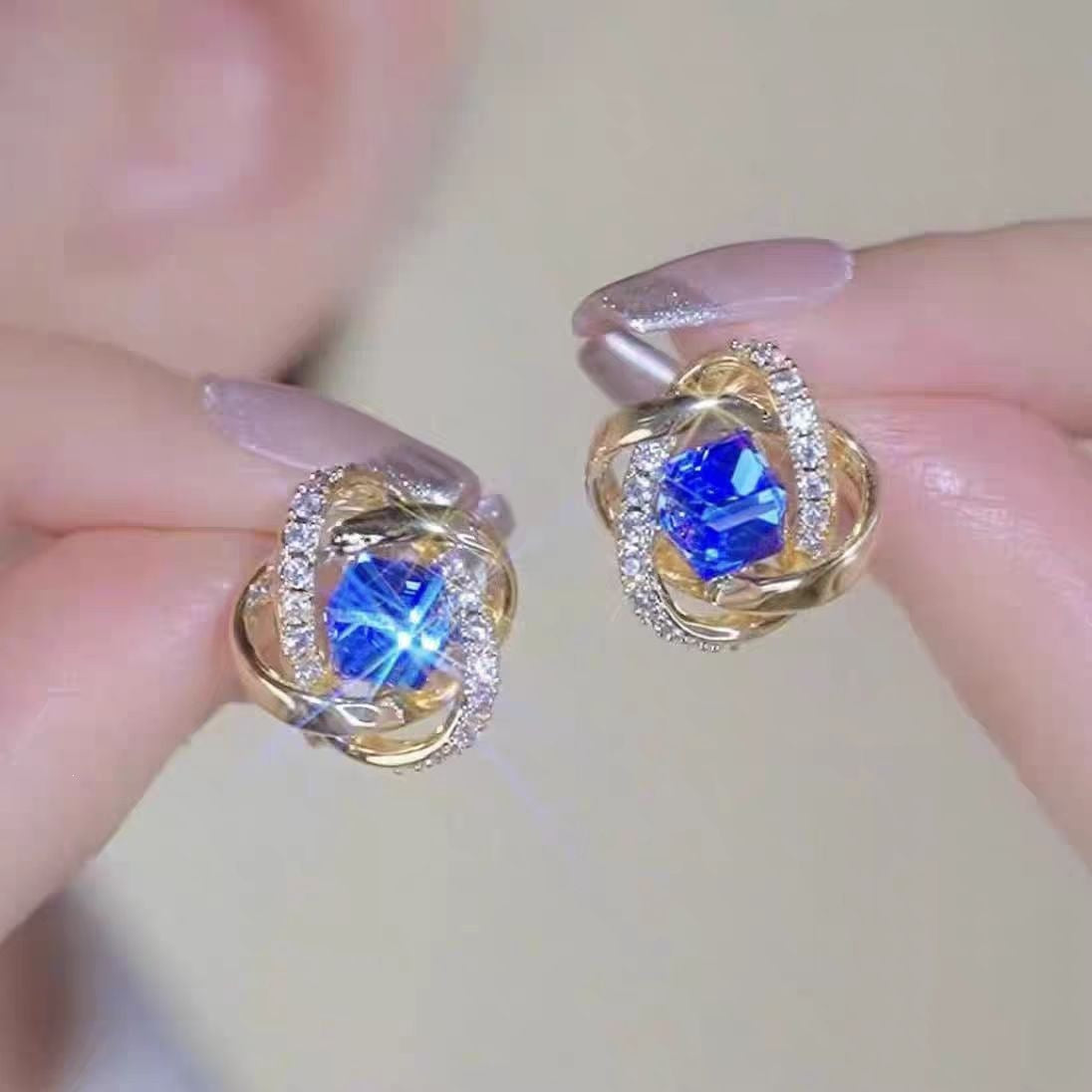 Unique Light Luxury Temperament Premium Spiral Color Geometric Stud Earrings