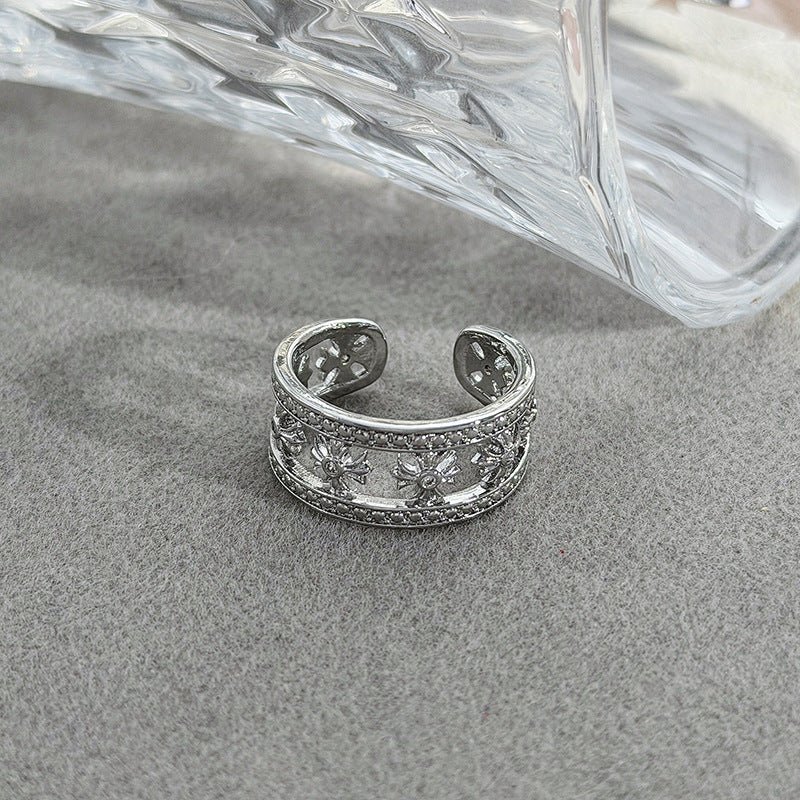Women's Mild Luxury Retro Delicate Diamond Clover Flower-de-luce Open Niche Twin Rings