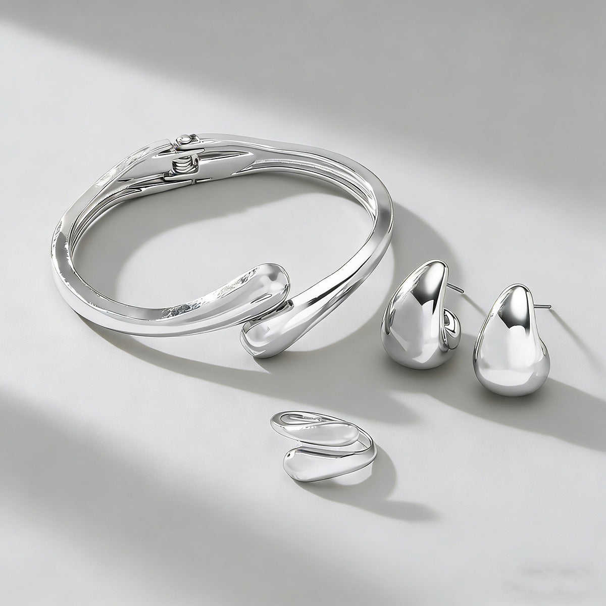Women's With Geometric Water Drop Spring Open-ended Bracelet