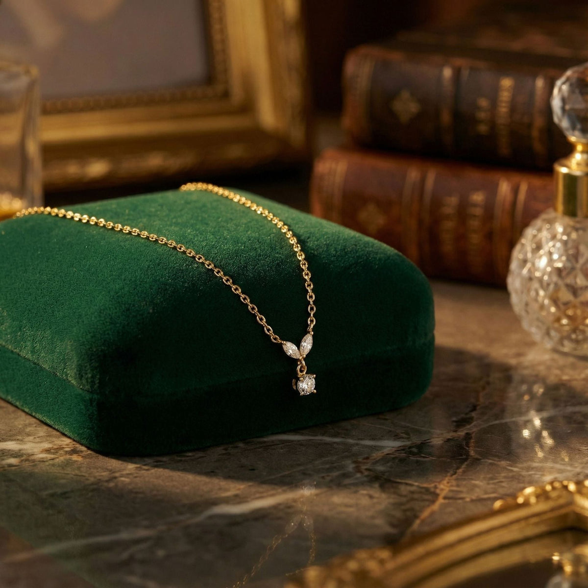Women's Light Luxury Inlaid Zircon Clavicle Chain Necklace