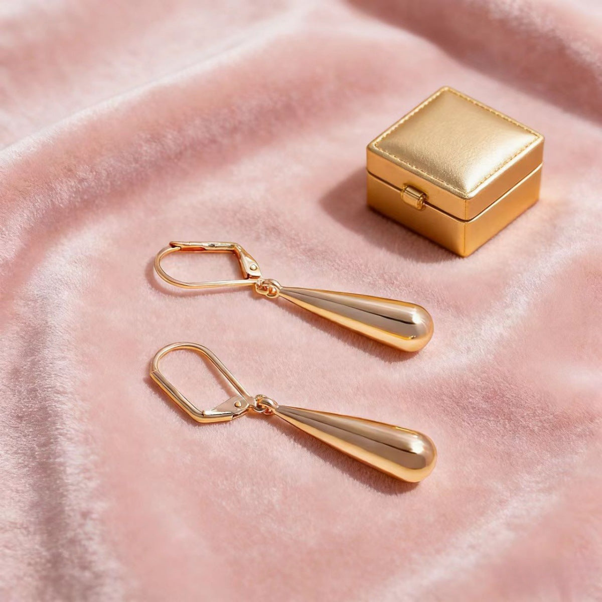 Women's Drops High-grade Metallic Mild Luxury Retro Earrings