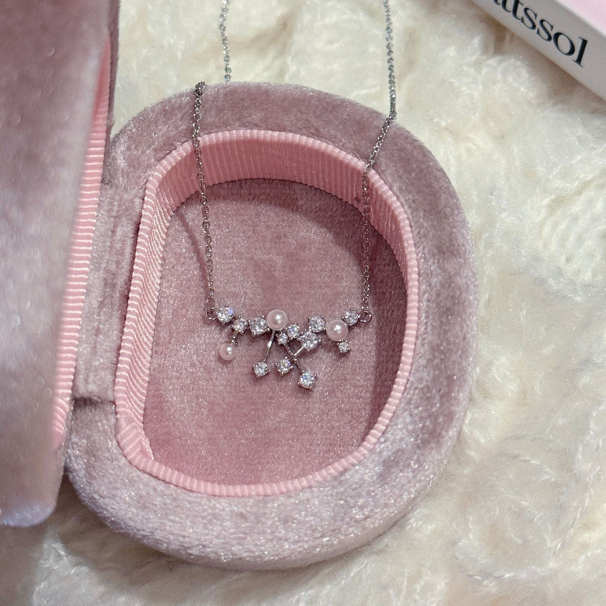 Spring Flower Pearl Super Flash Zircon Light Luxury High-grade Exquisite Necklaces