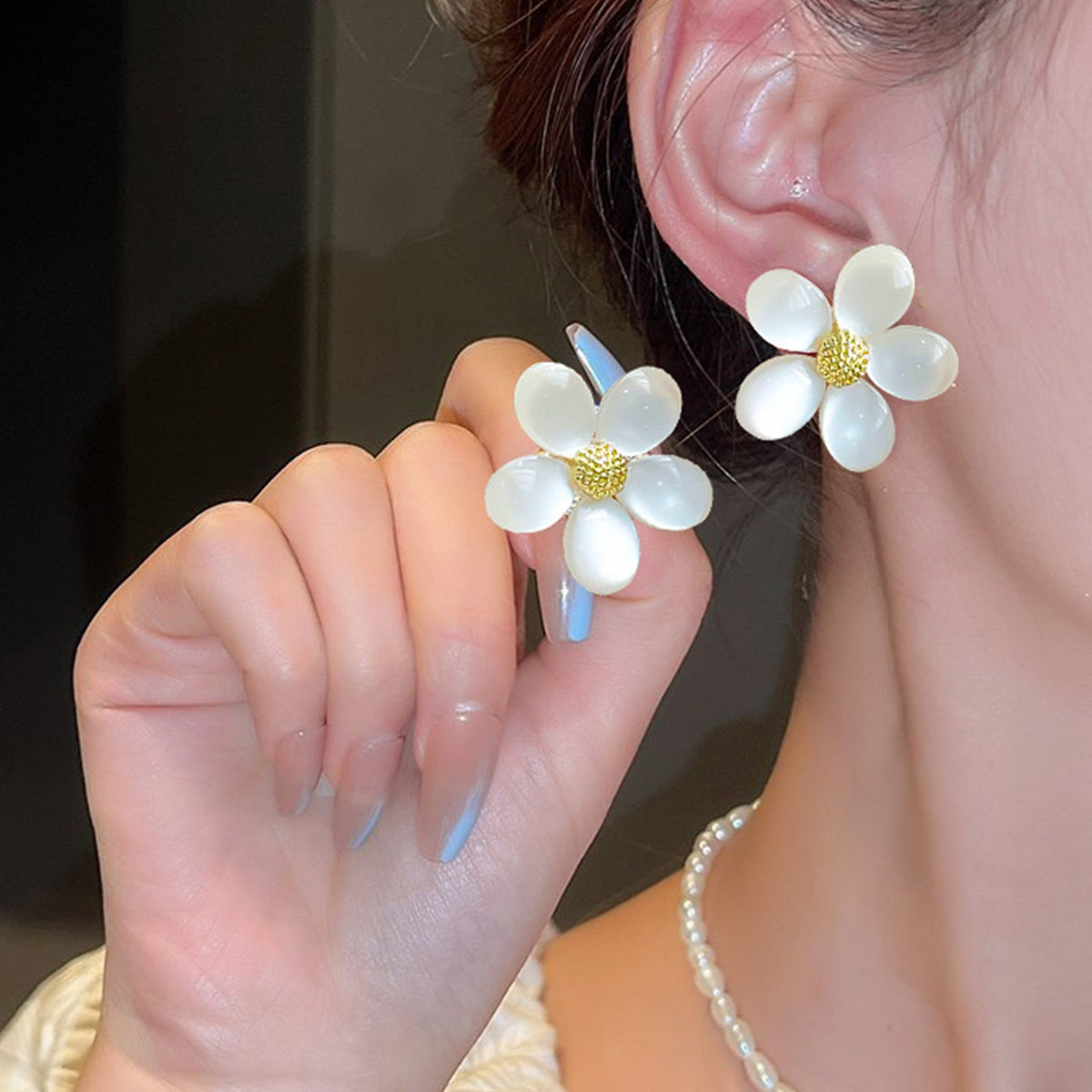 White Jelly Petals Super Fairy Sweet Stud Earrings