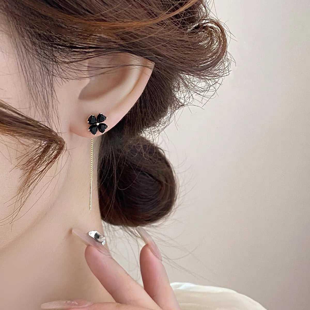 Black Clover Ear Lines Female Light Luxury Minority Design Sense Earrings