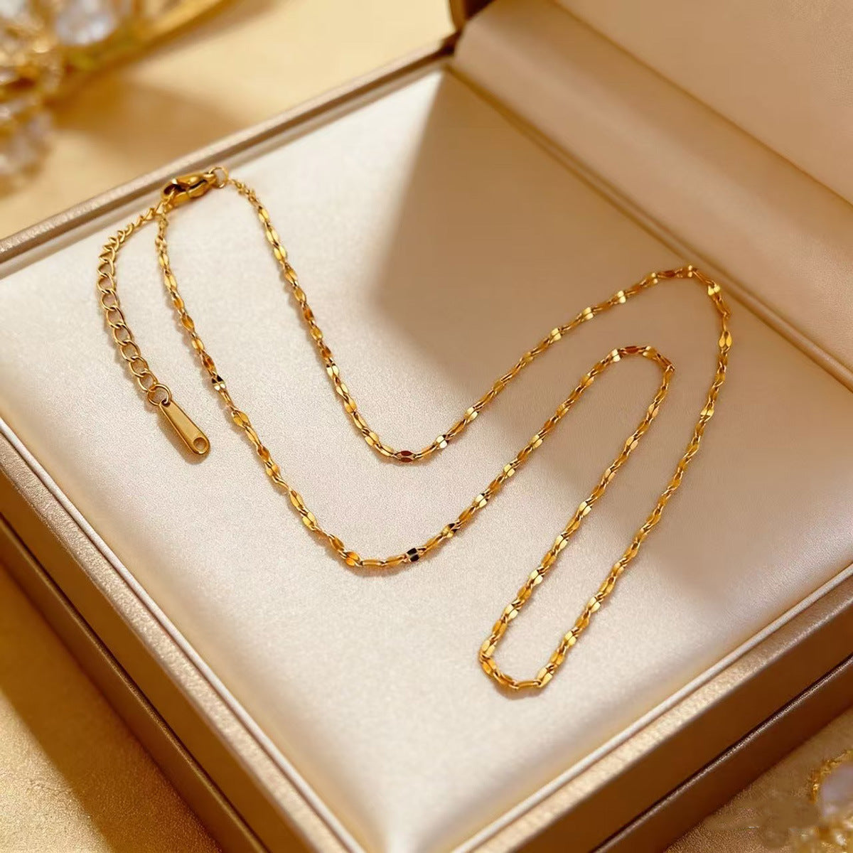Women's Steel Bare For Niche Design High-grade Chain Light Luxury Exquisite Necklace
